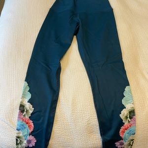 Four athletics paleomg leggings blue w flowers